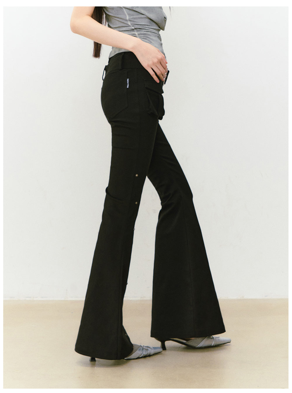 VIAPITTI - Rose Rivet Flared Cargo Pants