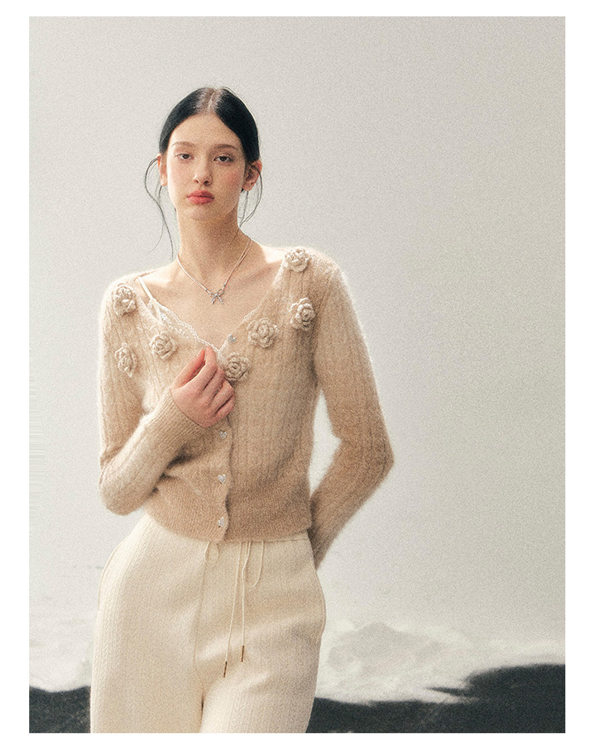 少也眼 “The Density of Lingering Warmth” French-Inspired Floral Knit Top