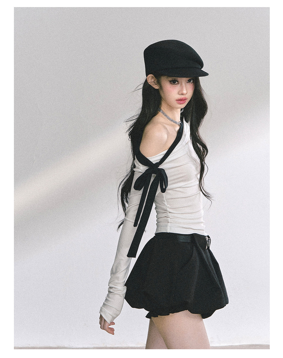 少也眼 "Sweet Temptation Spiral" Asymmetric Off-Shoulder Long-Sleeve Crop Tee - White