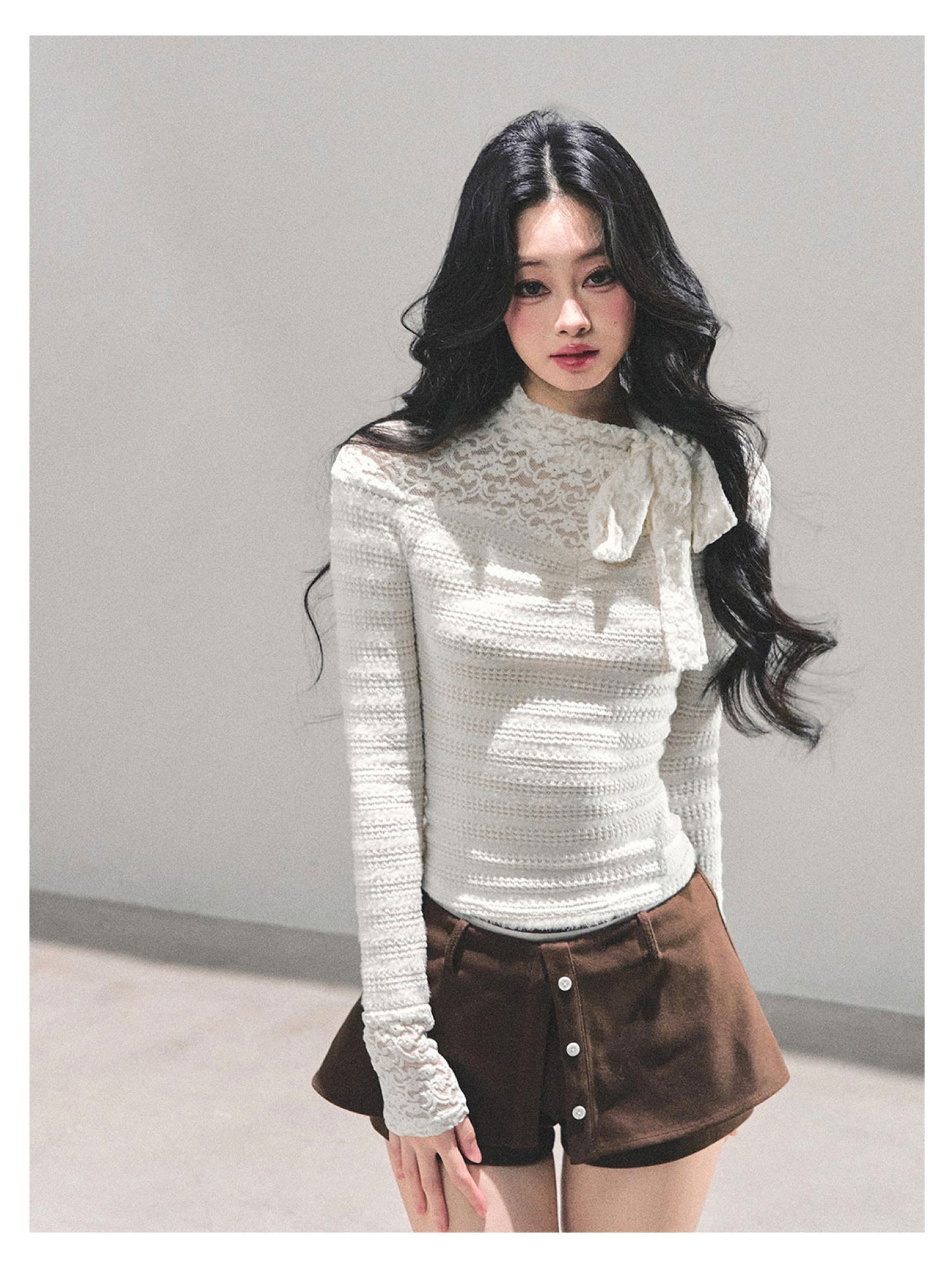 少也眼 “Monochrome Whispers" Lace Long-Sleeve Top - White