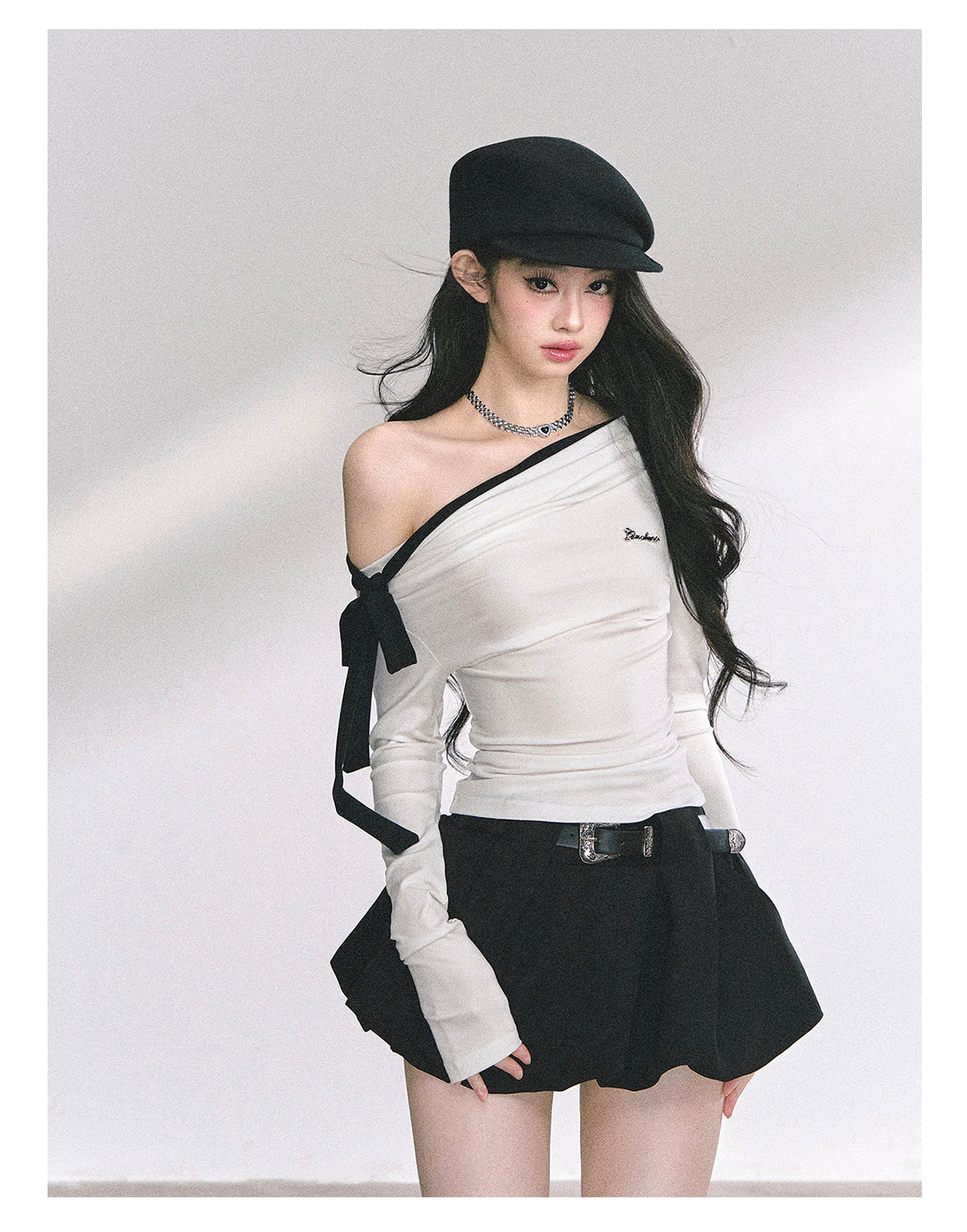 少也眼 "Sweet Temptation Spiral" Asymmetric Off-Shoulder Long-Sleeve Crop Tee - White