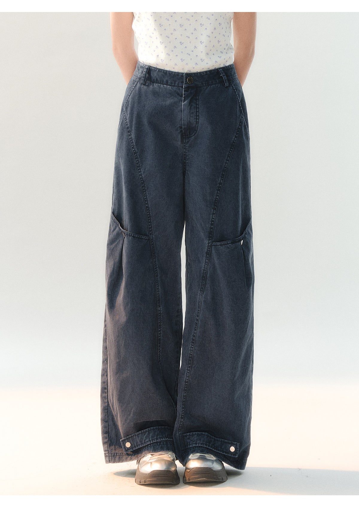 [CAN] "Tomorrow's Star" Dark Indigo Studded Wide-Leg Denim Jeans