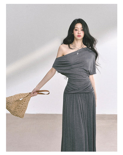 少也眼 “Minimal Paper Doll” Asymmetric Maxi Dress