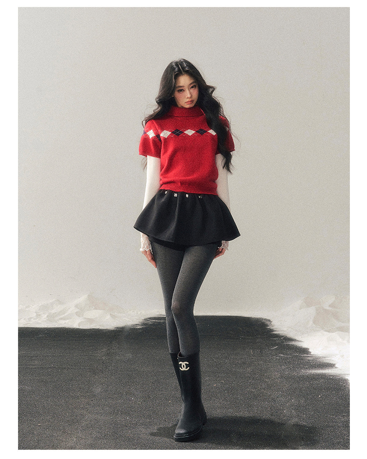 少也眼 “Snow-Wrapped Christmas Letter” Mock Neck Short-Sleeve Knit Top