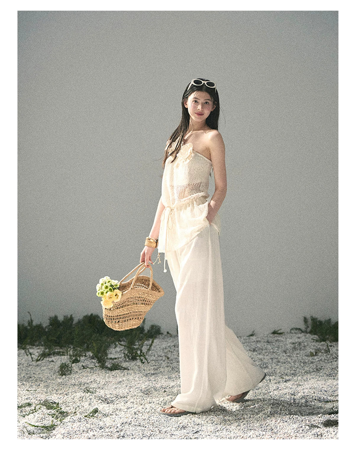“Petals Carried by the Breeze” Dutch Cream Floral One-Shoulder Cutout Top 453543