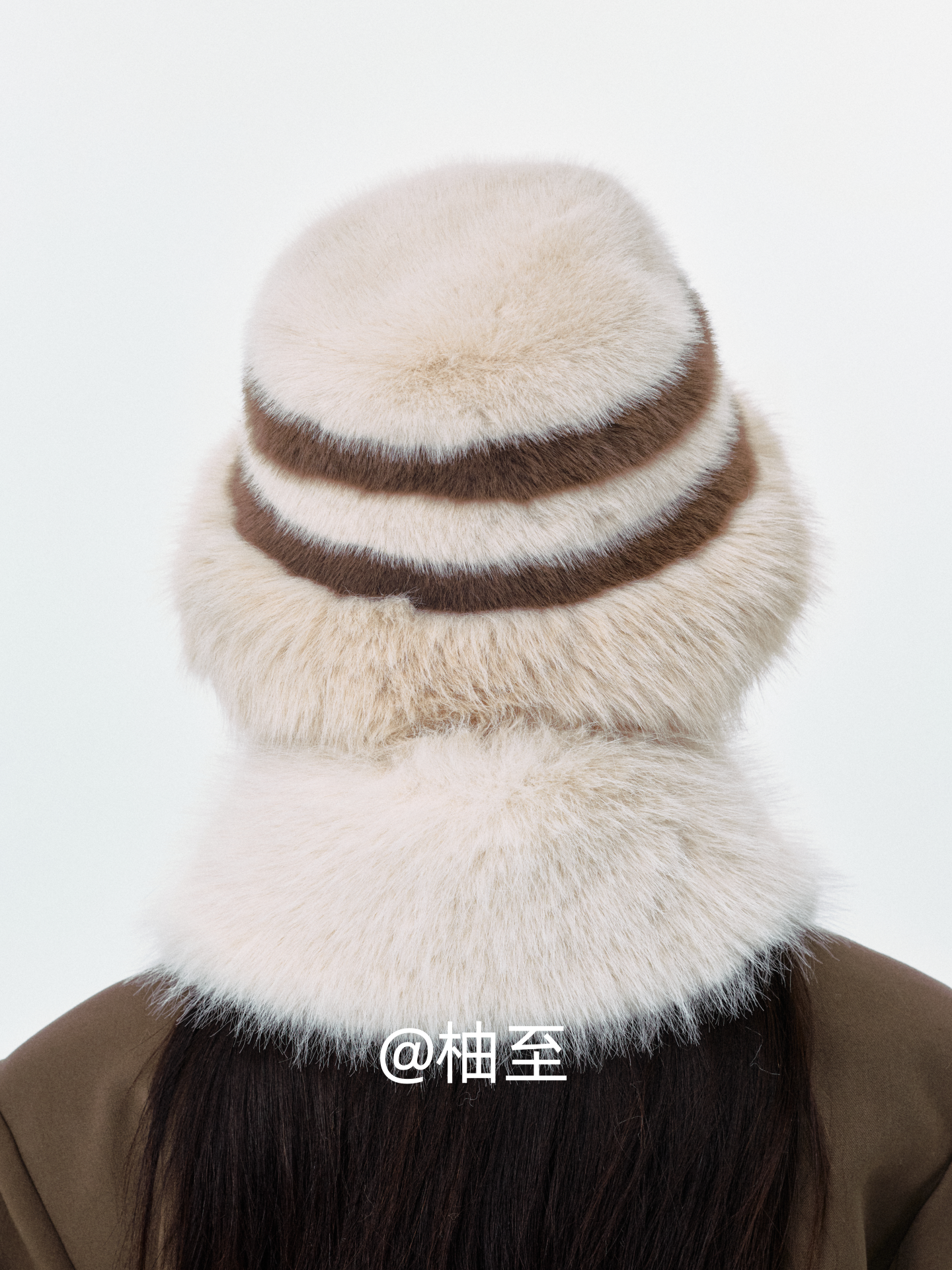 Off White Striped Plush Hat & Scarf Set – Cozy 2-Piece Winter Ensemble