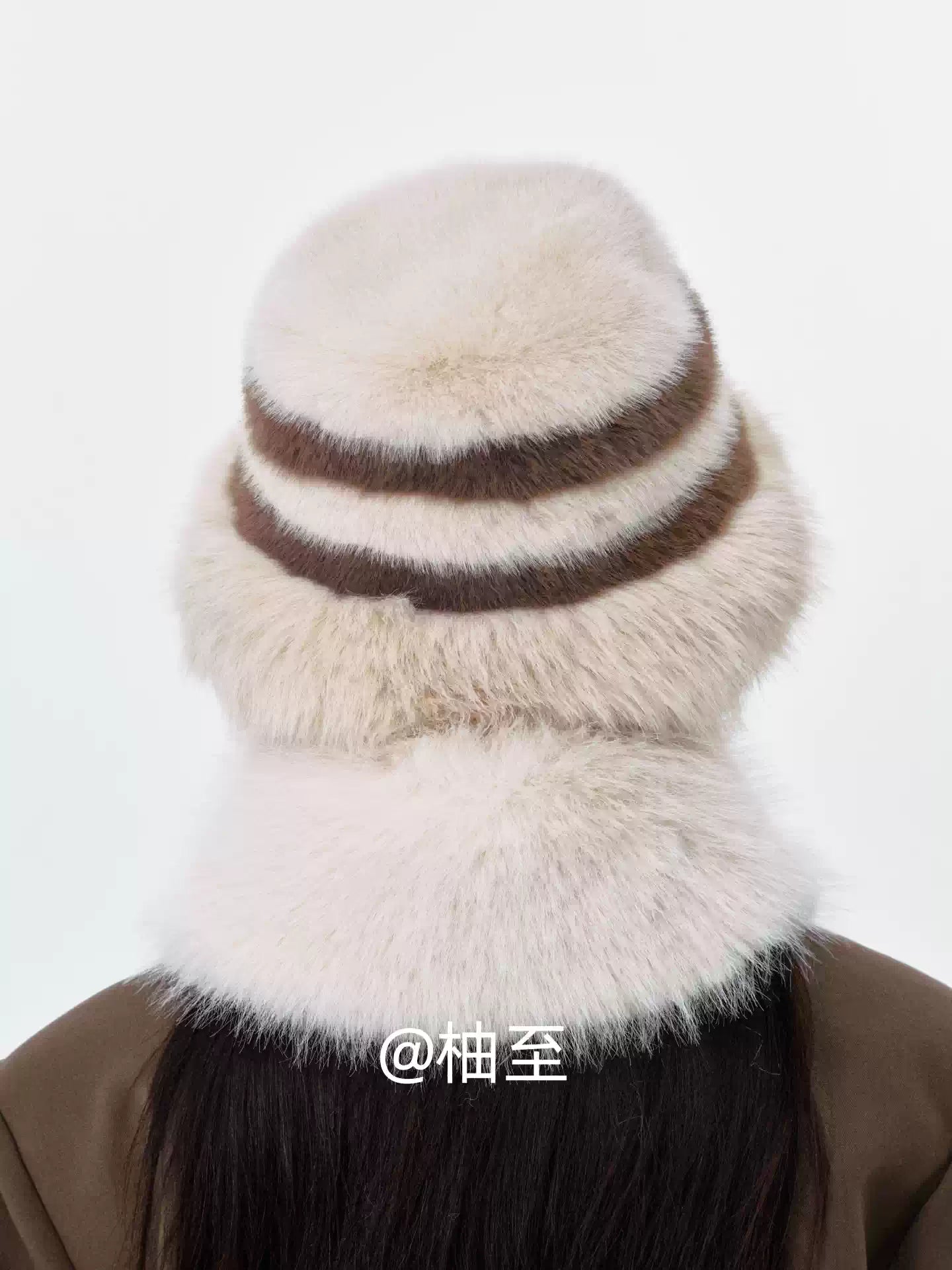 Off White Striped Plush Hat & Scarf Set – Cozy 2-Piece Winter Ensemble