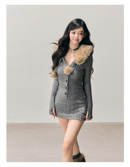 少也眼 “She Arrives Like Duskfall” Rib-Knit Bodycon Dress with Detachable Fur Collar 68485