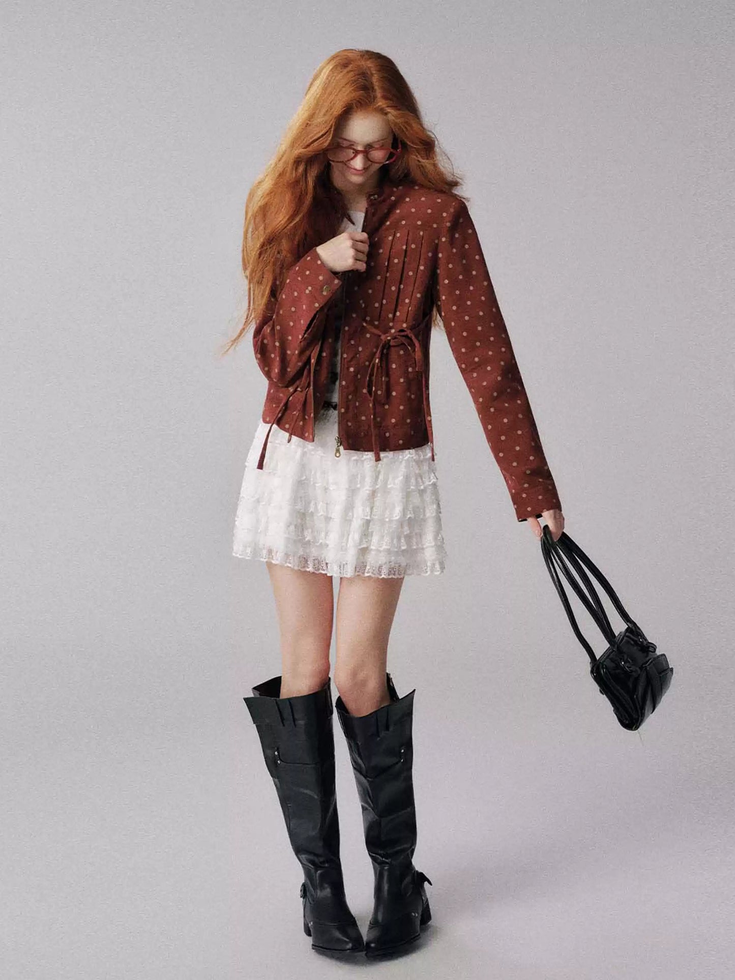 "时光画布" Polka Dot Cropped Jacket with Bow Details (Deep Red)