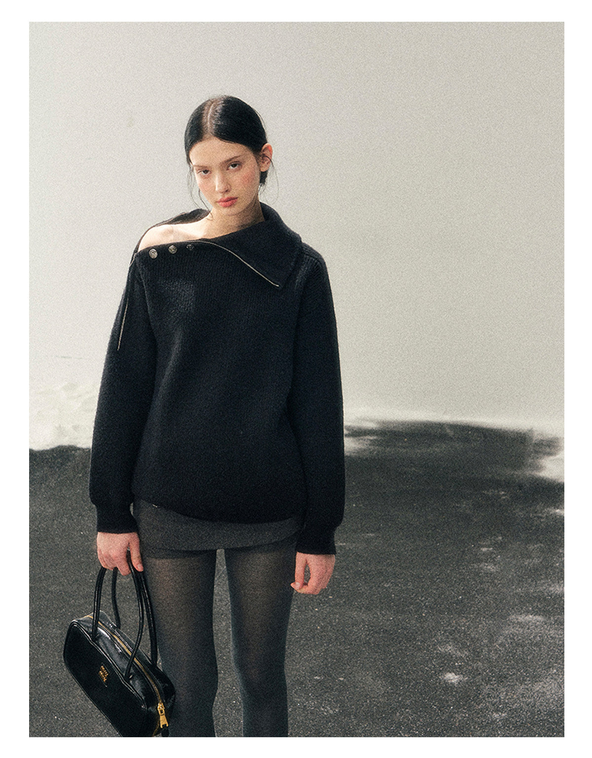少也眼 "Dark Undertow in Zero Gravity" High-Neck Structured Knit Top