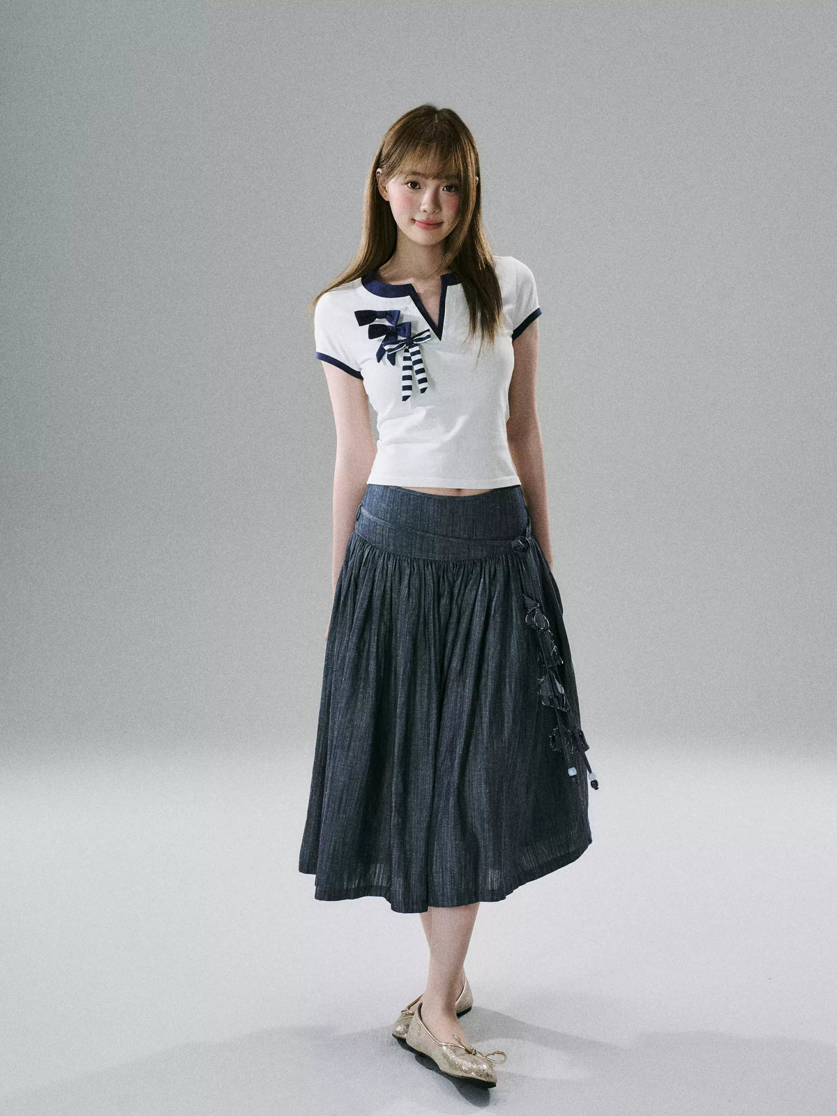 LOST FOREST - Blue & White Bow-Detail V-Neck Fitted T-Shirt
