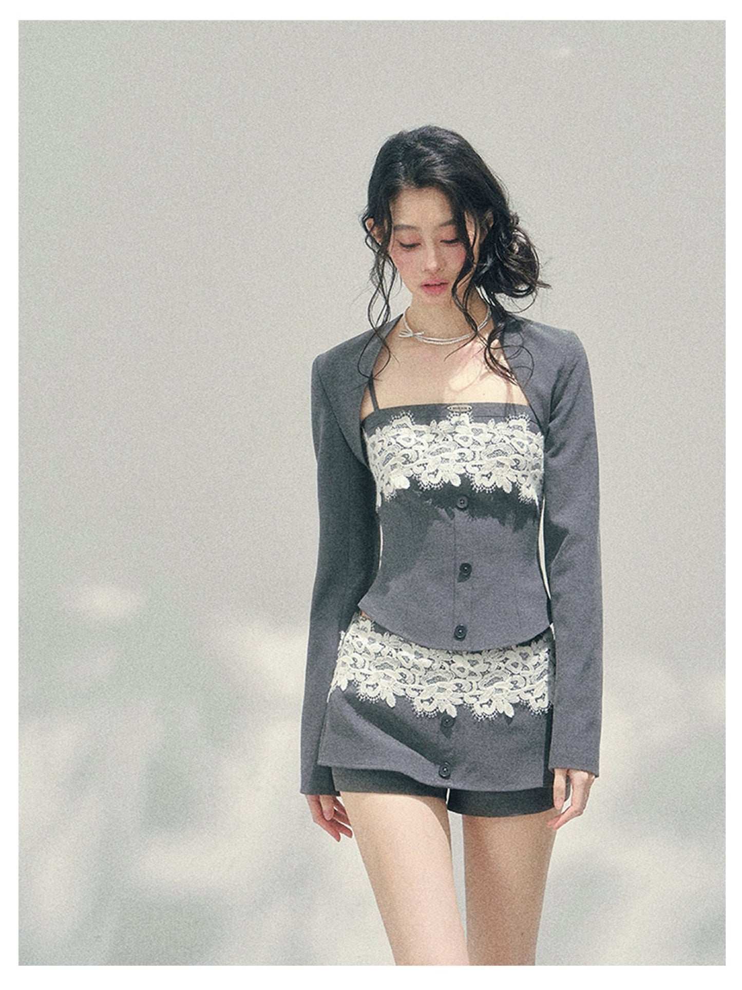 少也眼 “Lace Undercurrent” Gray Three-Piece Lace Set 62626