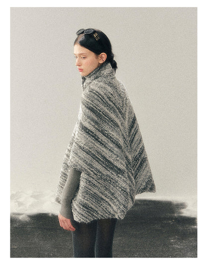 少也眼 "Soft-Focus Warmth" Tweed Cape Coat - Silver Grey