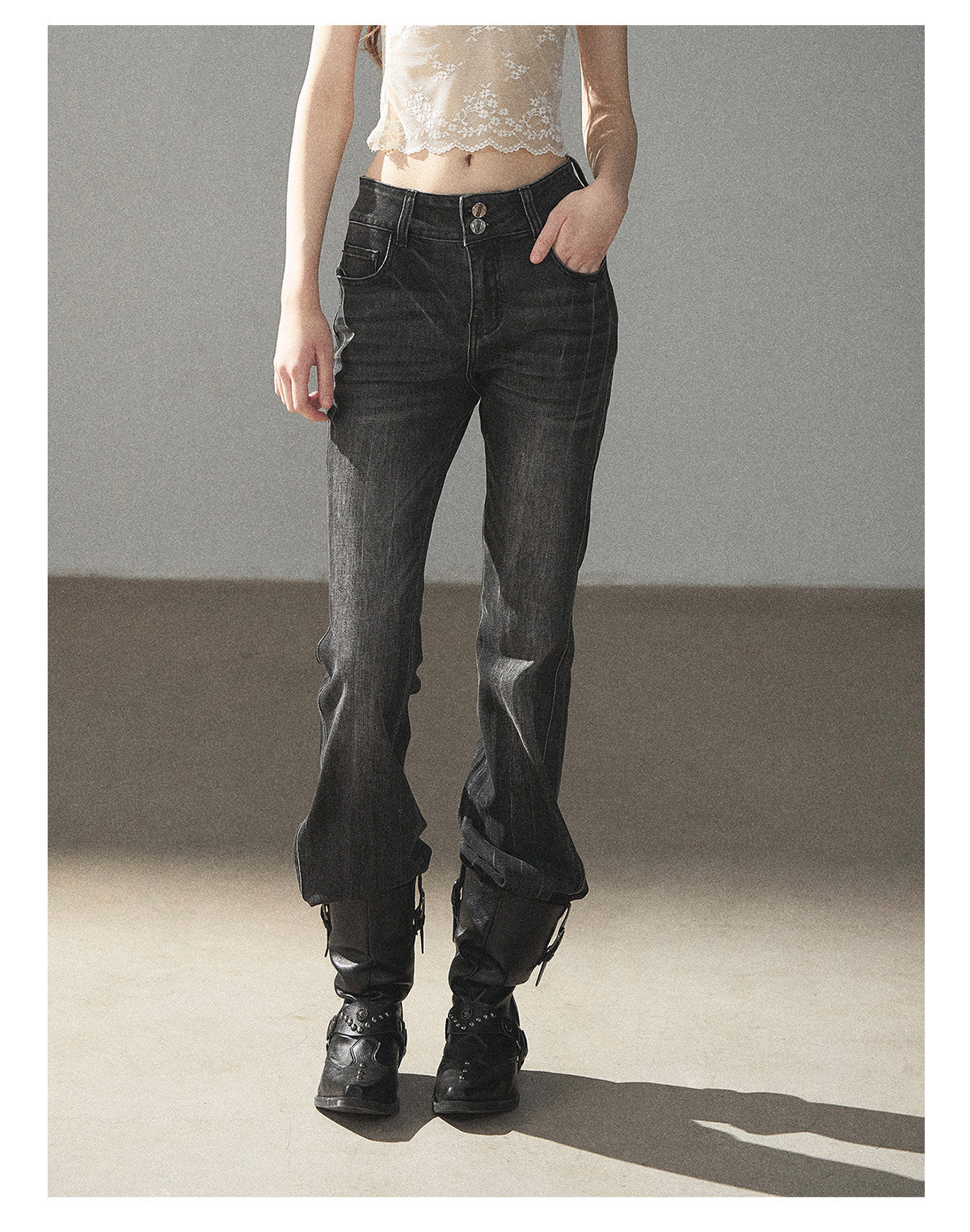 170726 "Her Quiet Shore" Rock Black Mid-Rise Flared Jeans