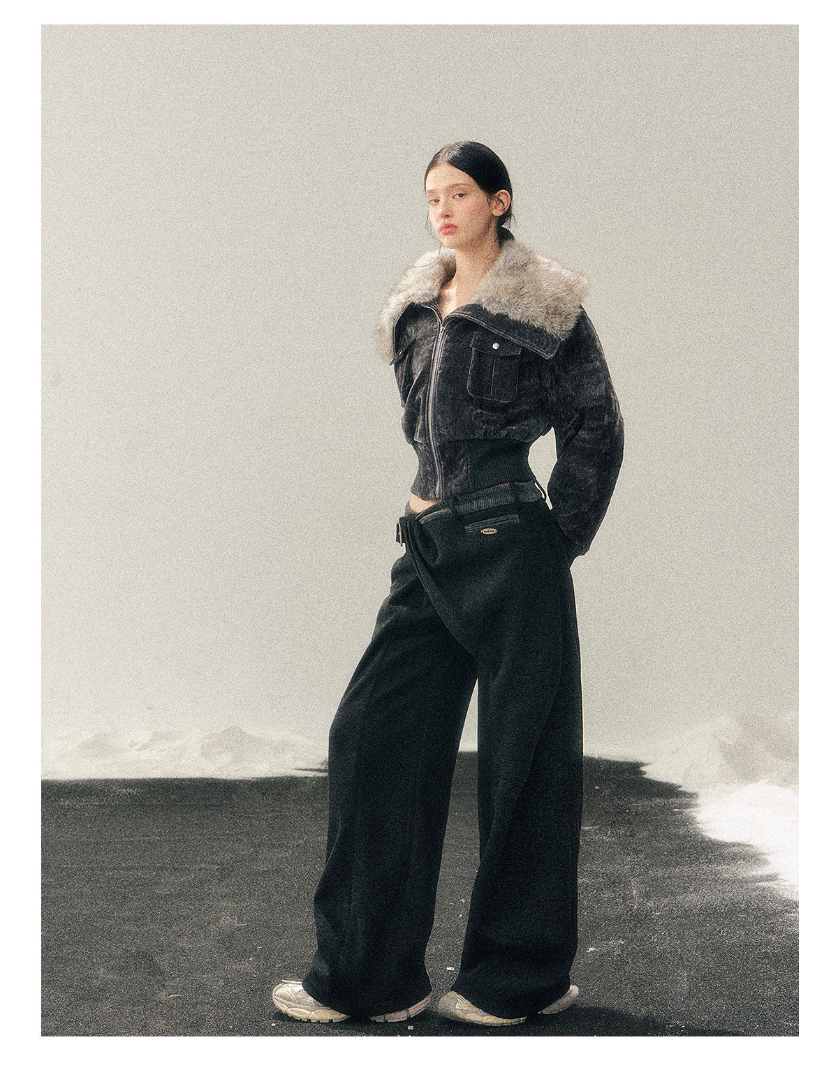 少也眼 "Defocused Dreams" Melard Leopard Utility Cropped Jacket - Graphite Gray