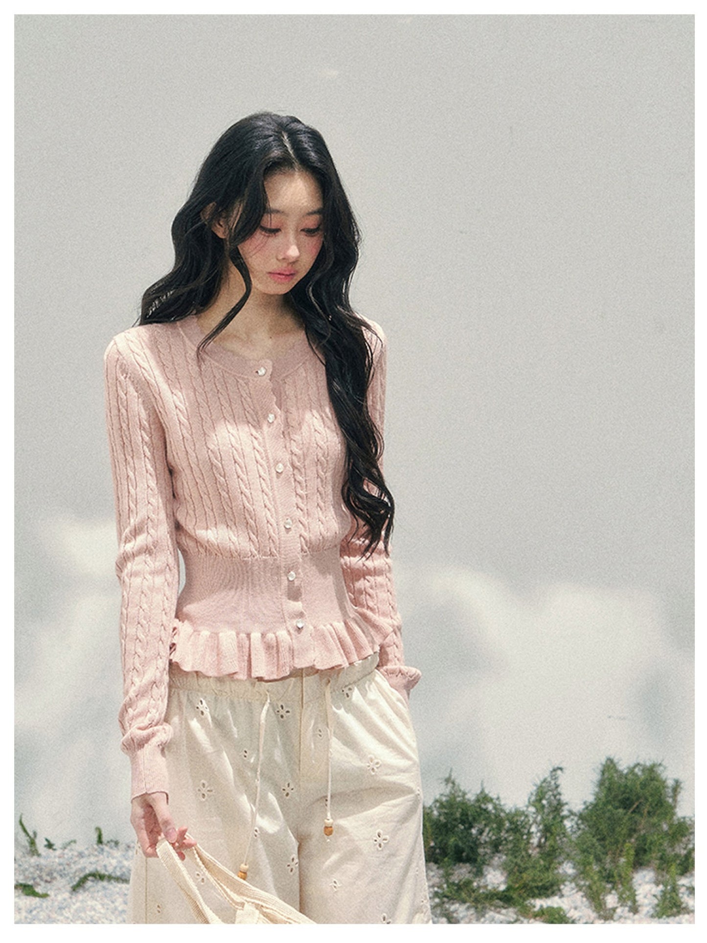 少也眼 “Pearl Whisper” Coral Pink Cable-Knit Ruffle-Hem Cropped Cardigan 626586578