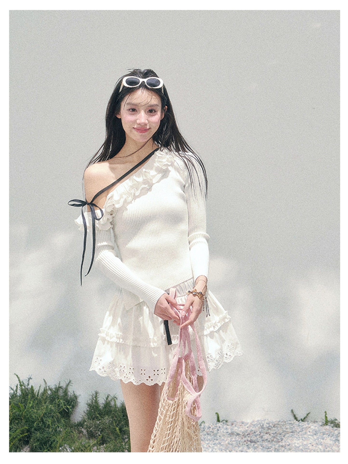 少也眼 “Hidden Softness” Apricot Asymmetric Lace-Trim Knit Cropped Top 855635
