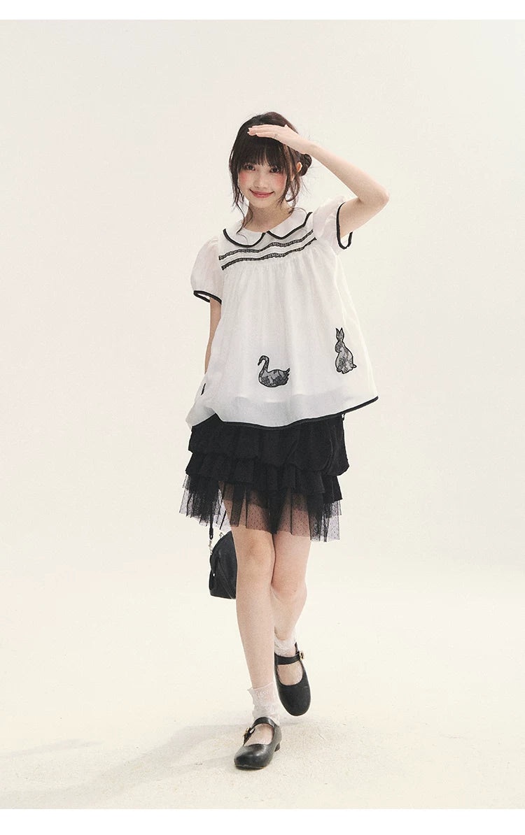 "Antique Dollhouse" Lace Appliqué Peter Pan Collar Puff Sleeve Blouse (Ivory White/ Still Blue)