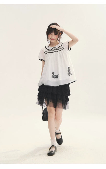 "Antique Dollhouse" Lace Appliqué Peter Pan Collar Puff Sleeve Blouse (Ivory White/ Still Blue)