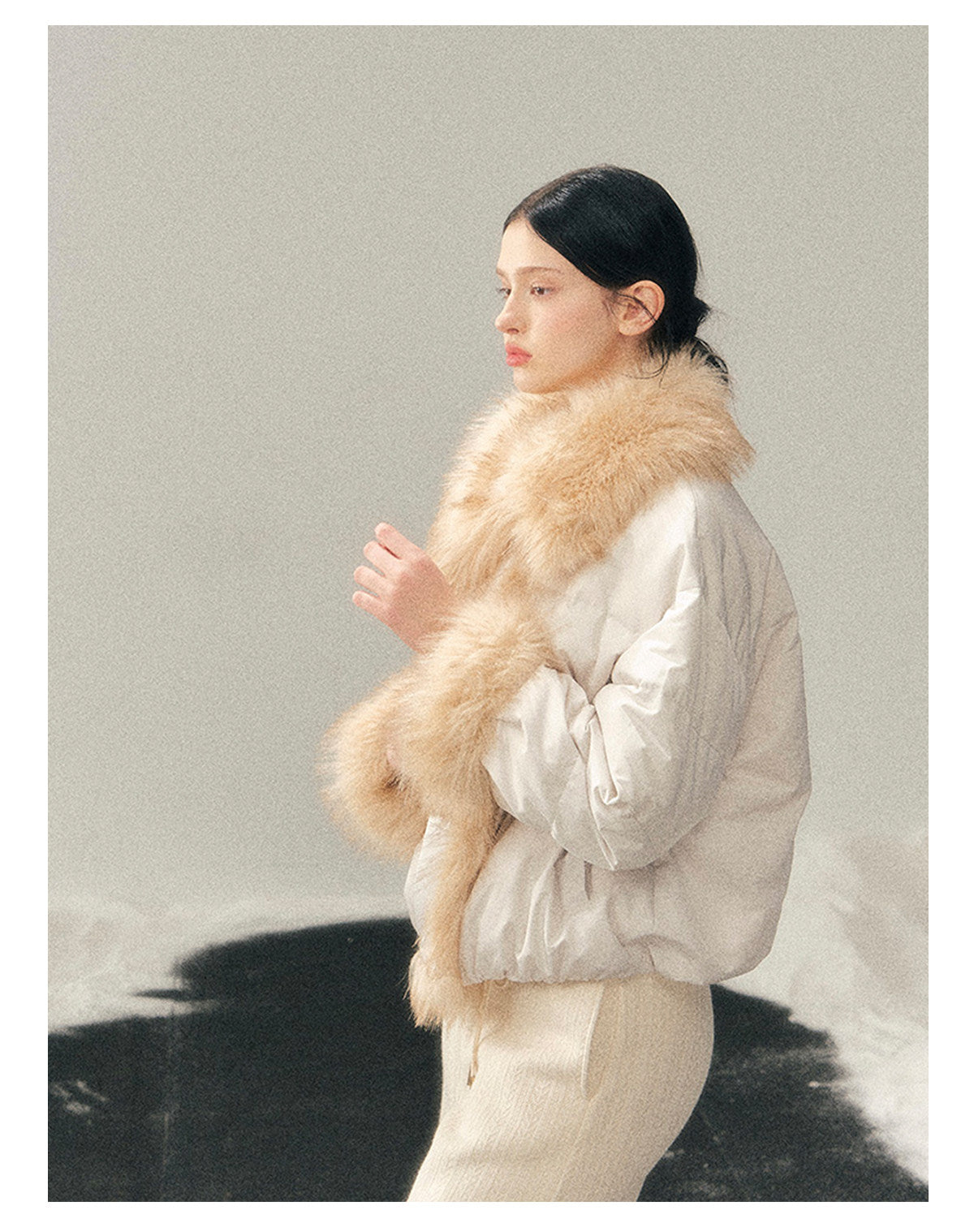 少也眼 “She Listens to the Snow’s Whisper” Pearl Matte White Fur-Collar Down Jacket