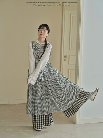 "Quiet Check" Plaid Wide Leg Trousers (Black & White Plaid)