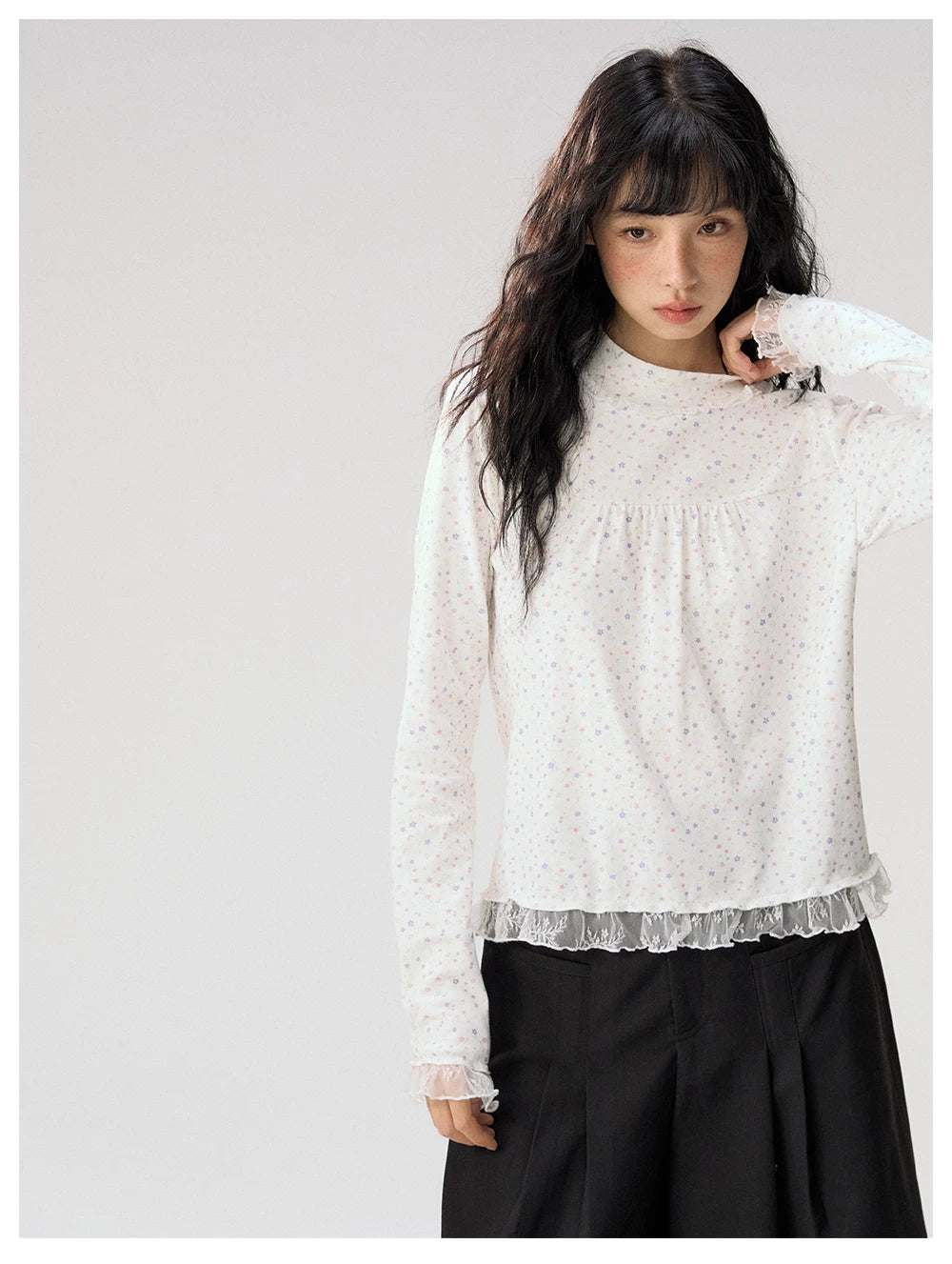 [CAN] "Double Dot Floral Raft" White Floral Lace-Trim Long Sleeve Top