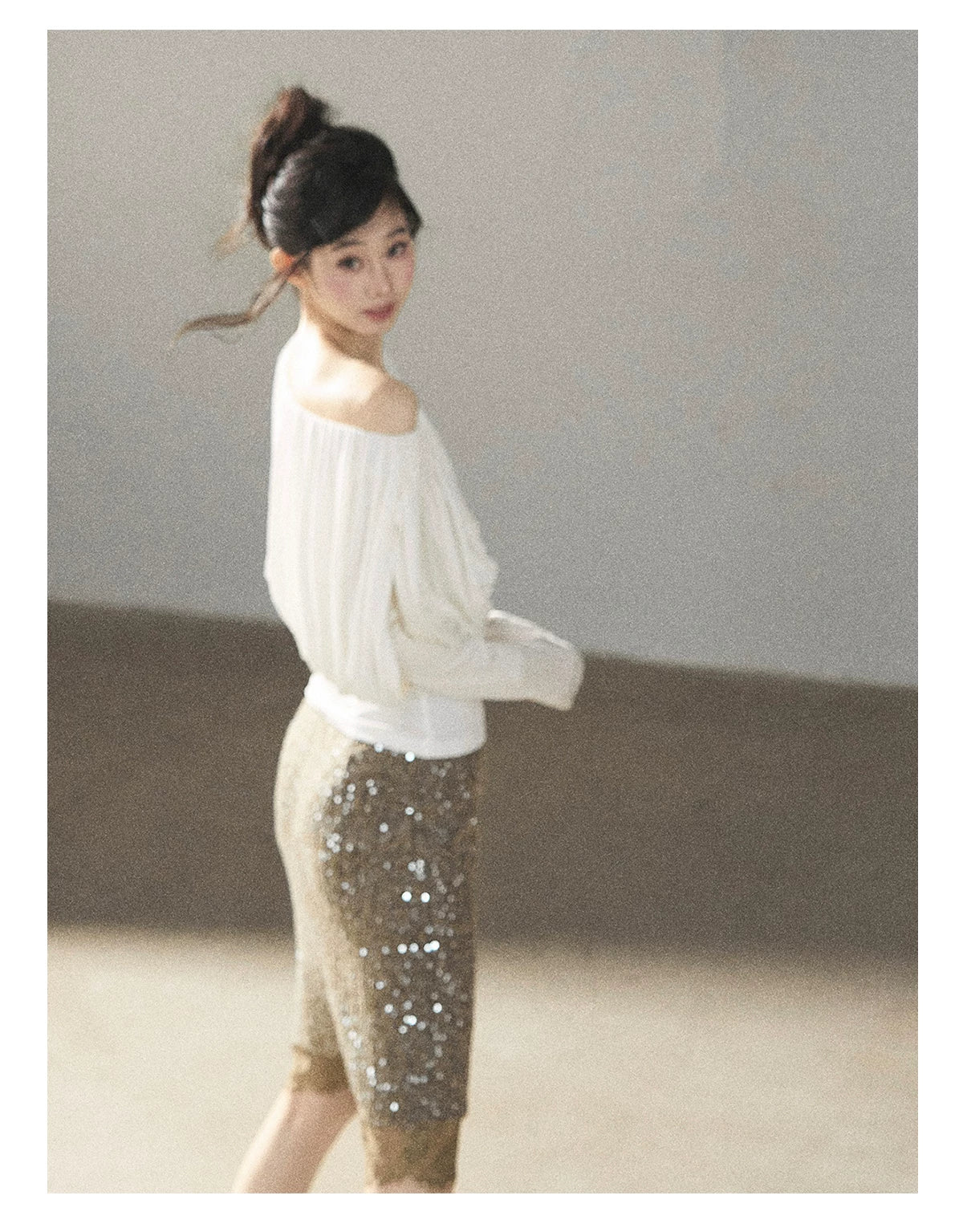 AOMALM - Creamy Ivory Asymmetric Ruched Off-Shoulder Long Sleeve Top