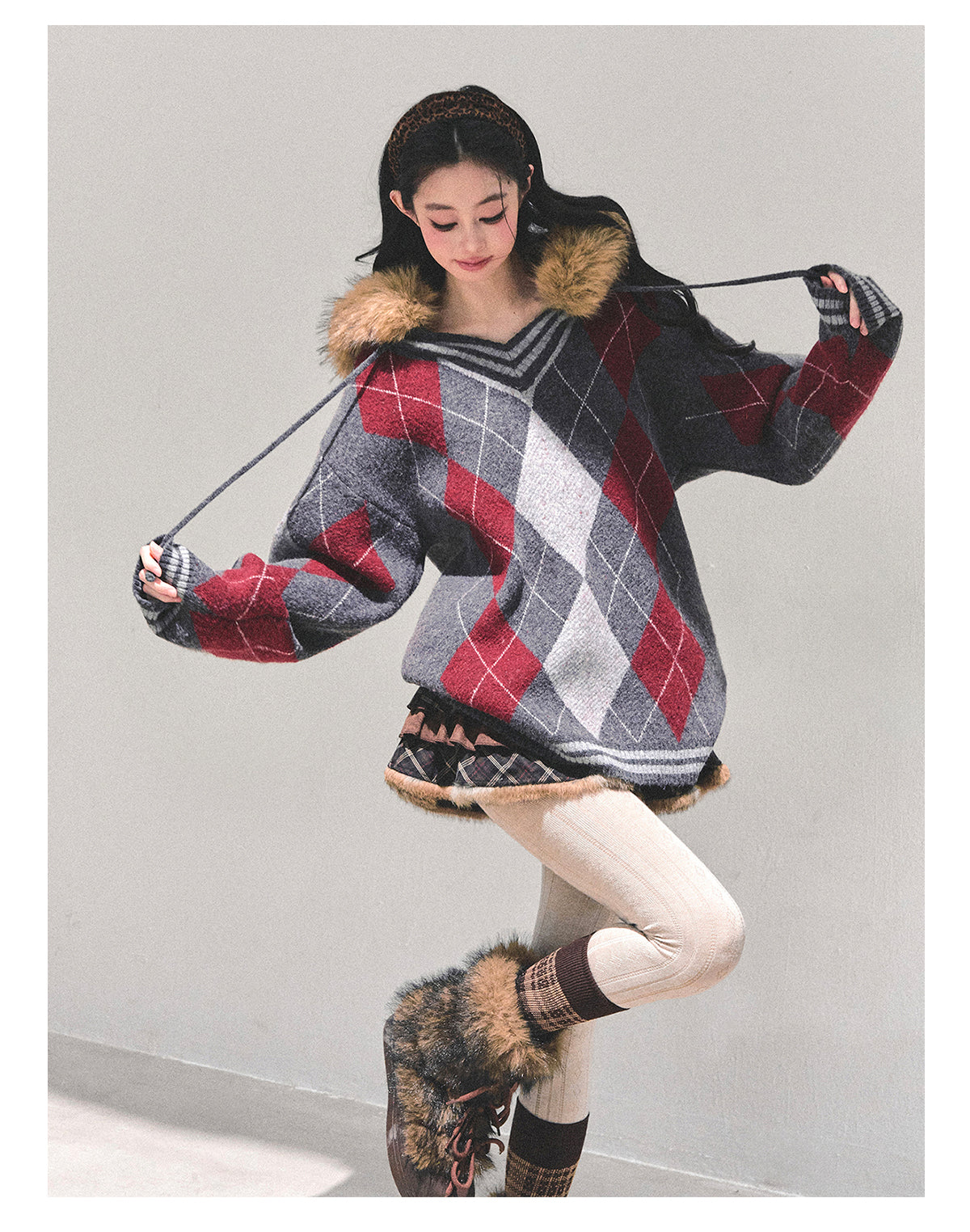 少也眼 "Winter’s Gentle Glow" Faux Fur-Collar Sweater 543512