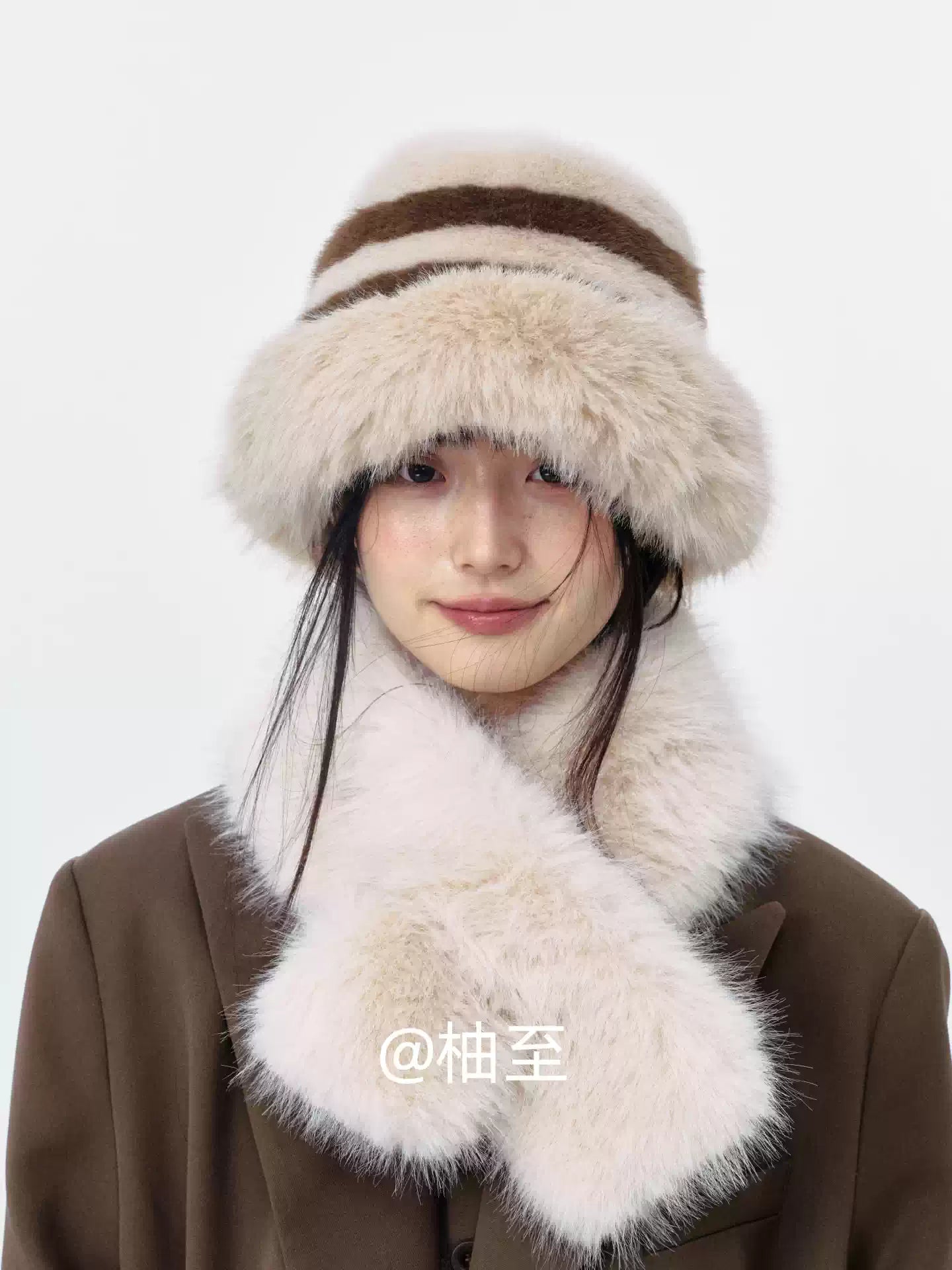 Off White Striped Plush Hat & Scarf Set – Cozy 2-Piece Winter Ensemble