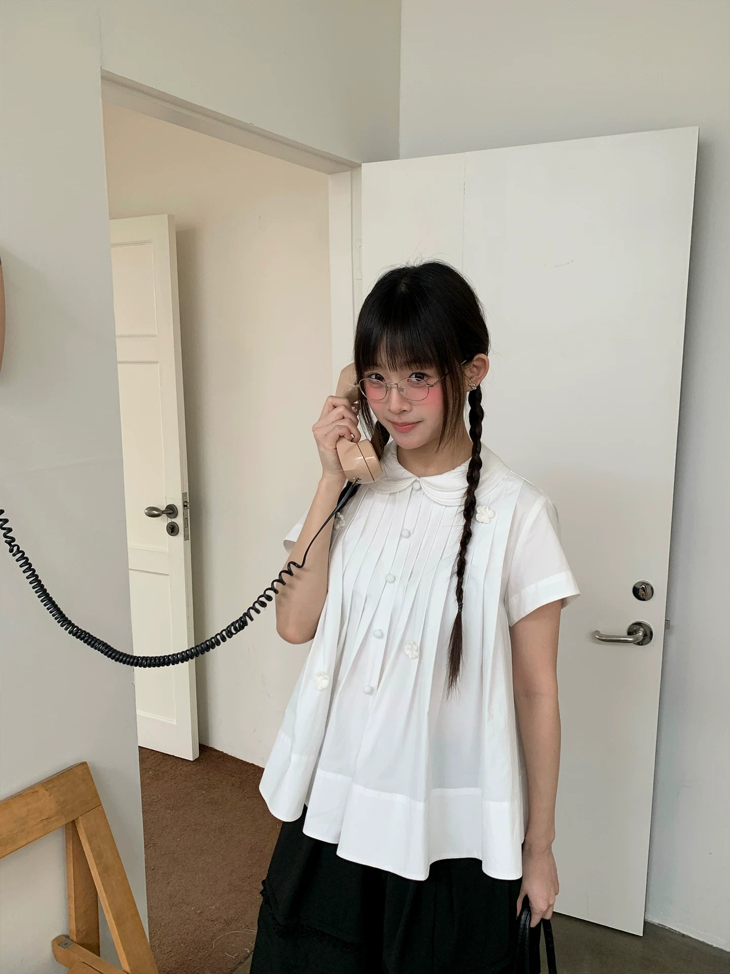 "Hyacinth Letter" White Cotton Peter Pan Collar Pleated Blouse