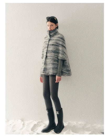少也眼 "Soft-Focus Warmth" Tweed Cape Coat - Silver Grey