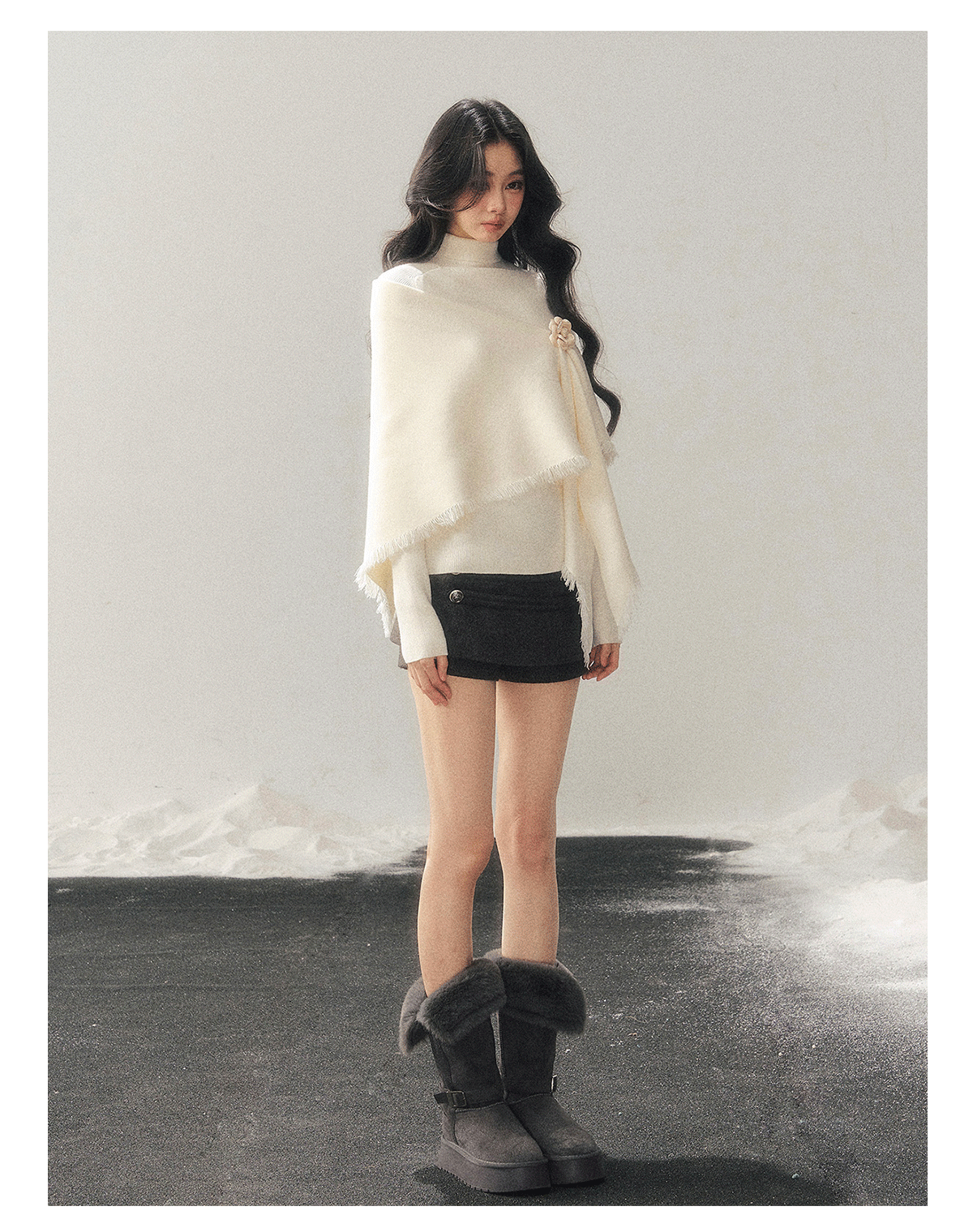 少也眼 "Speechless Under the Full Moon" Camellia White French Turtleneck Knit & Shawl Set