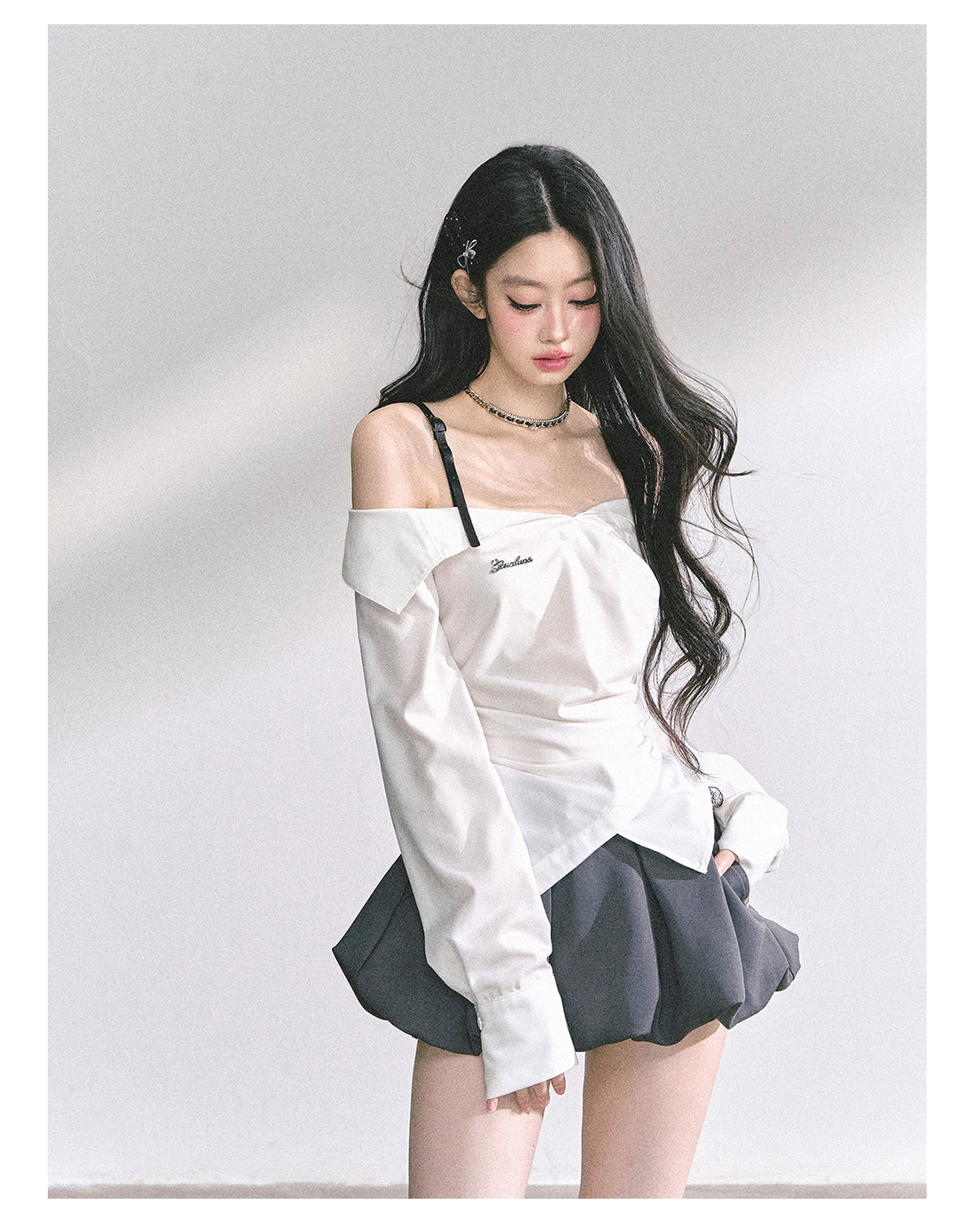 少也眼 "London Reveries" Off-Shoulder Plaid Sun-Proof Shirt - White