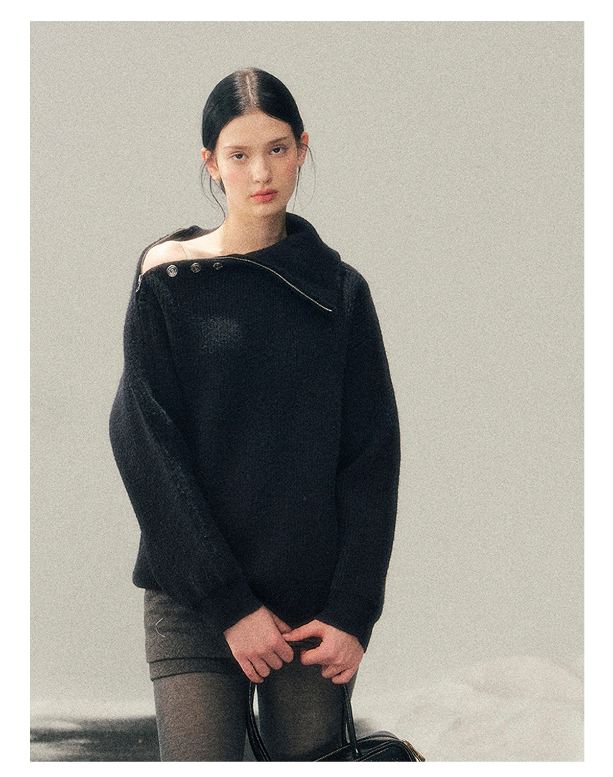 少也眼 "Dark Undertow in Zero Gravity" High-Neck Structured Knit Top