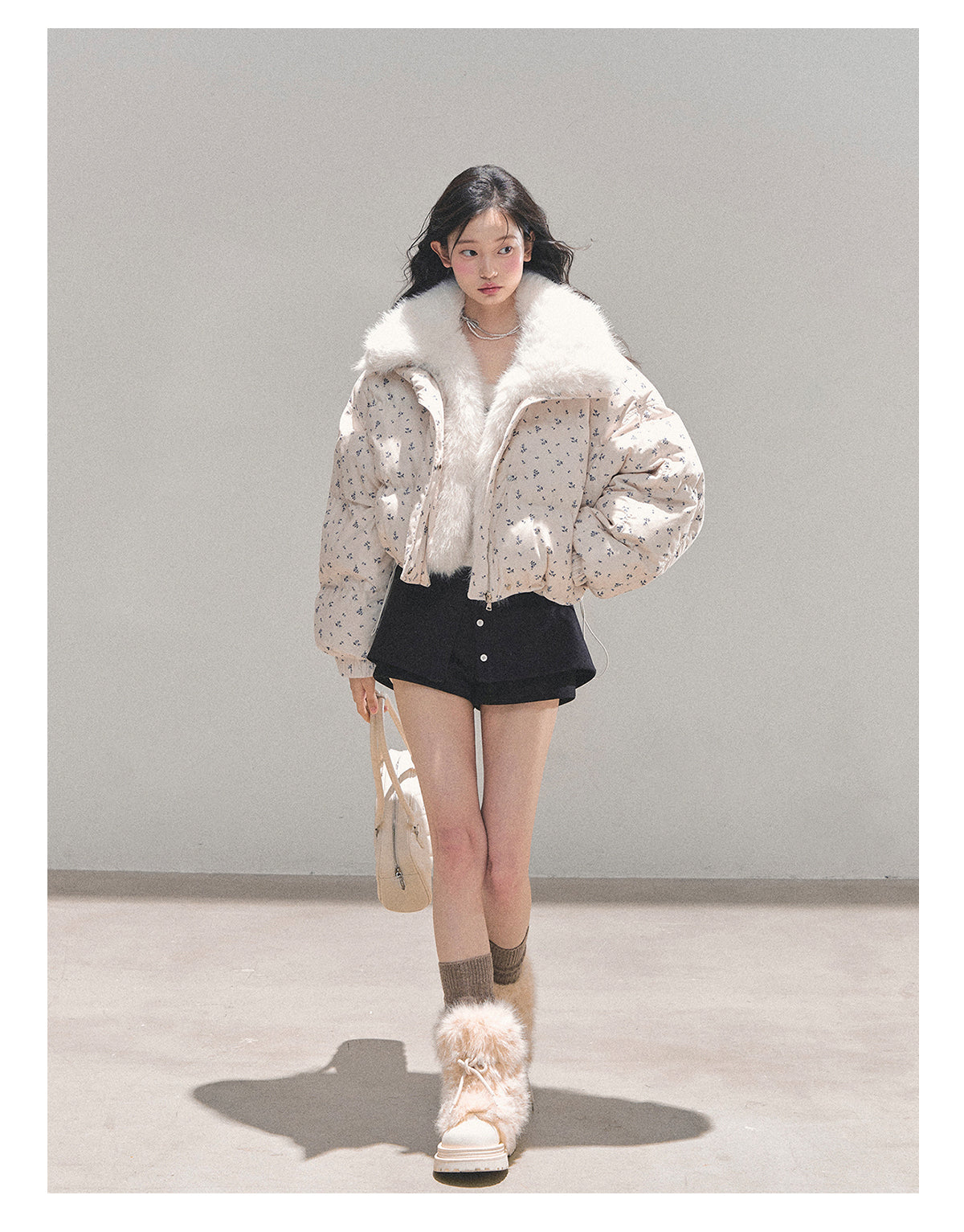 少也眼 Oatmeal Short Down Jacket with Detachable Faux-Fur Collar 784651