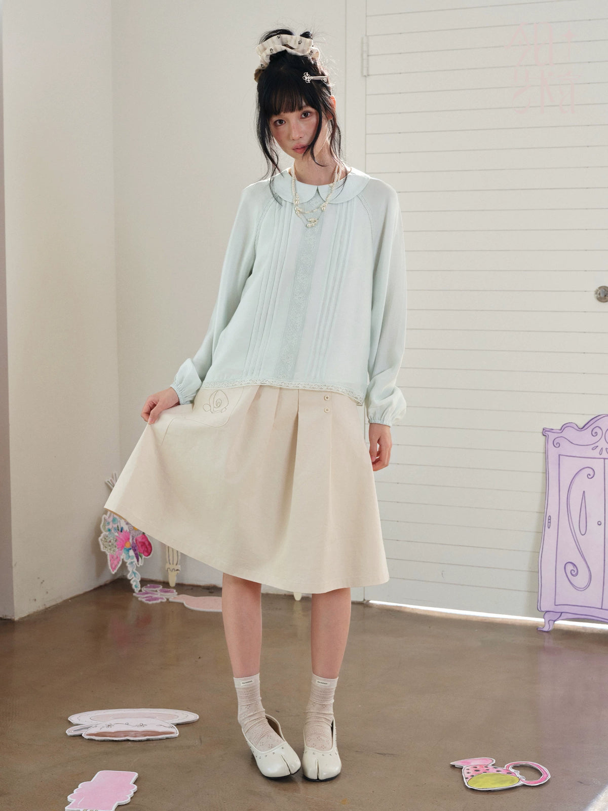 DAILY ARTIST - Warm Ivory Rose Embroidered Pleated A-Line Skirt