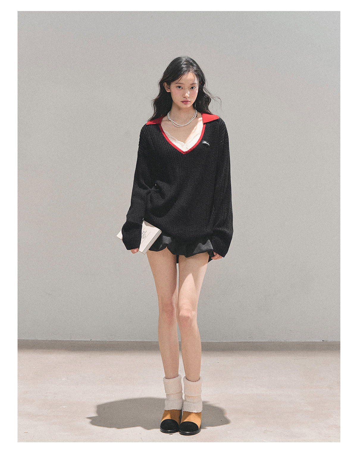 少也眼 “Before Nightfall Melts” Wool-Blend V-Neck Contrast Collar Sweater 6441568