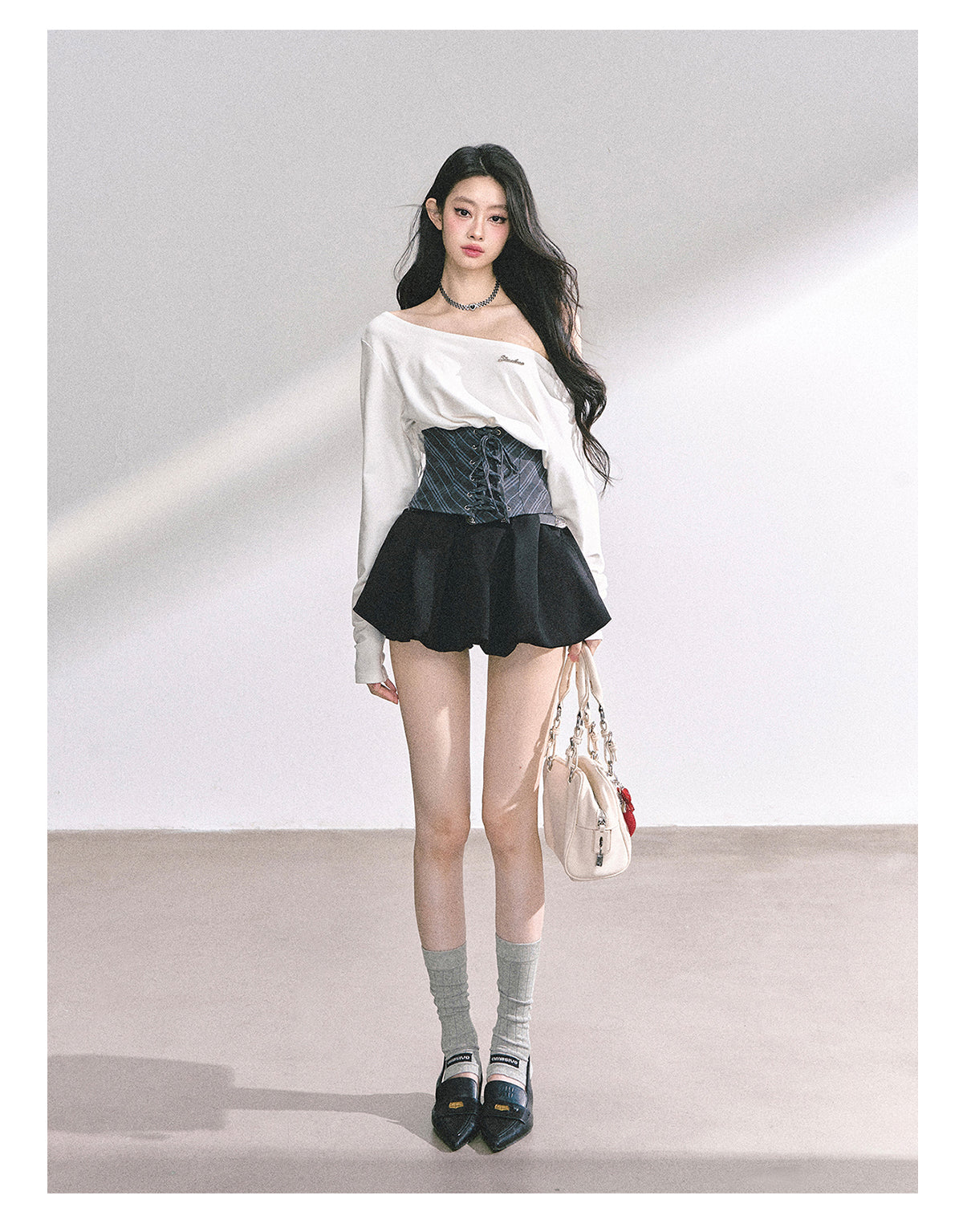 少也眼 "Ivy Academy" Asymmetric Off-Shoulder Long-Sleeve Tee