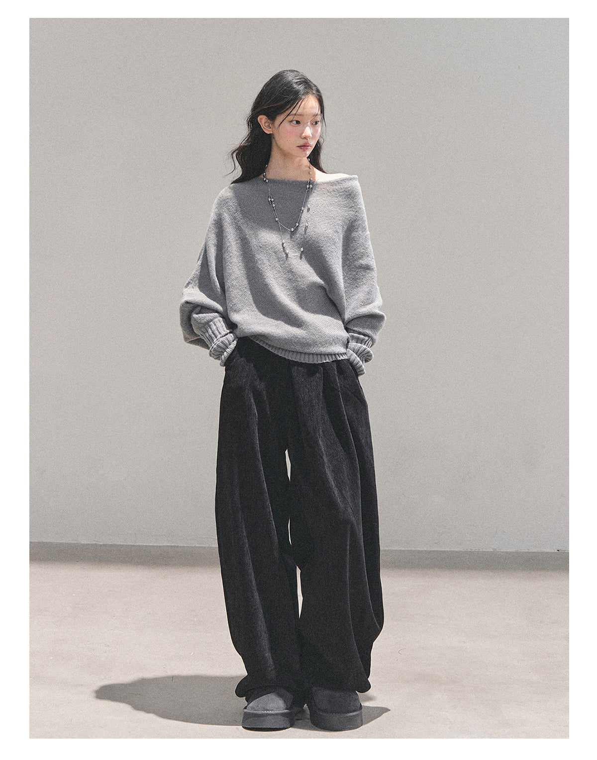少也眼 “Soft Minimalism” Off-Shoulder Versatile Knit Top - Light Grey 6416515
