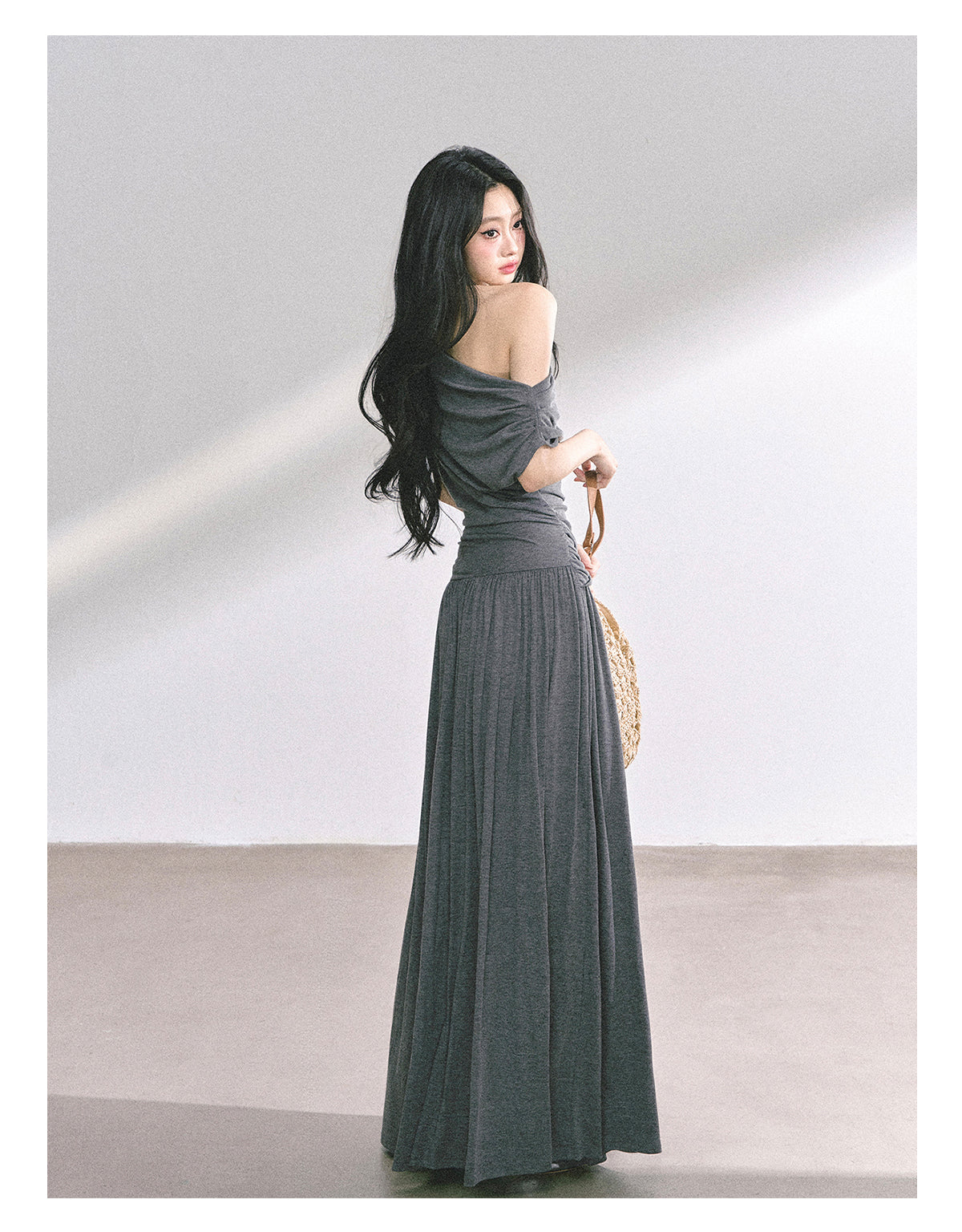 少也眼 “Minimal Paper Doll” Asymmetric Maxi Dress