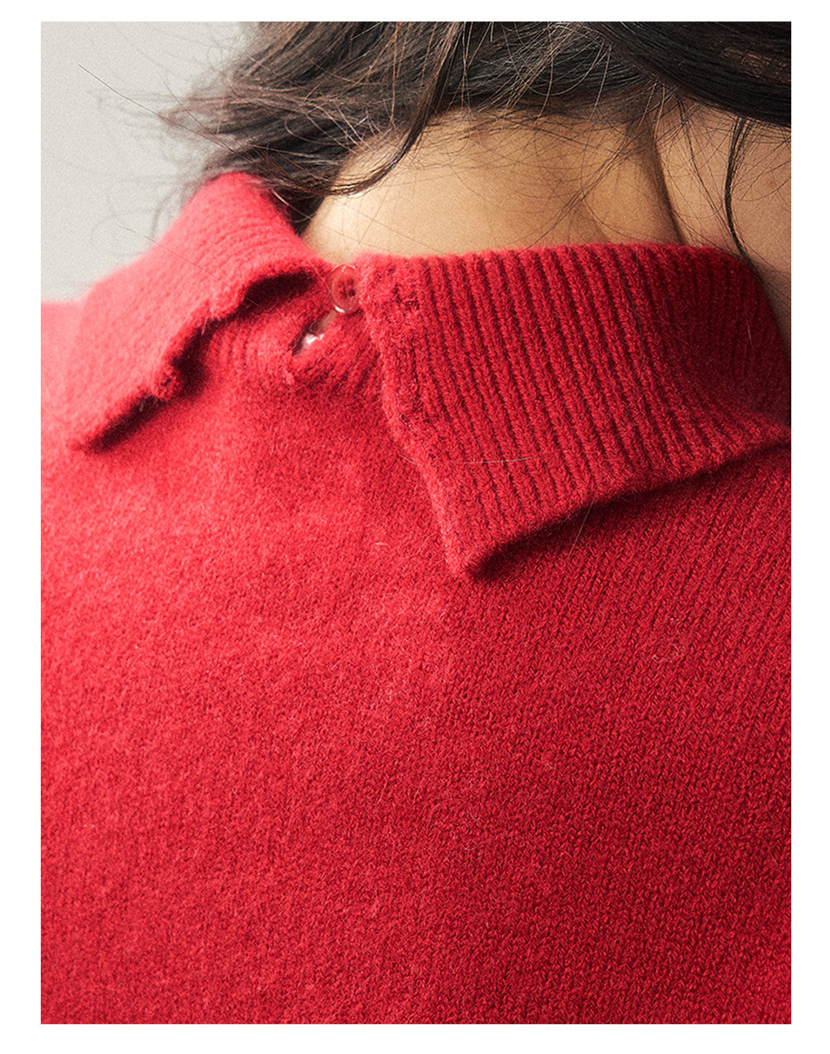 少也眼 “Snow-Wrapped Christmas Letter” Mock Neck Short-Sleeve Knit Top