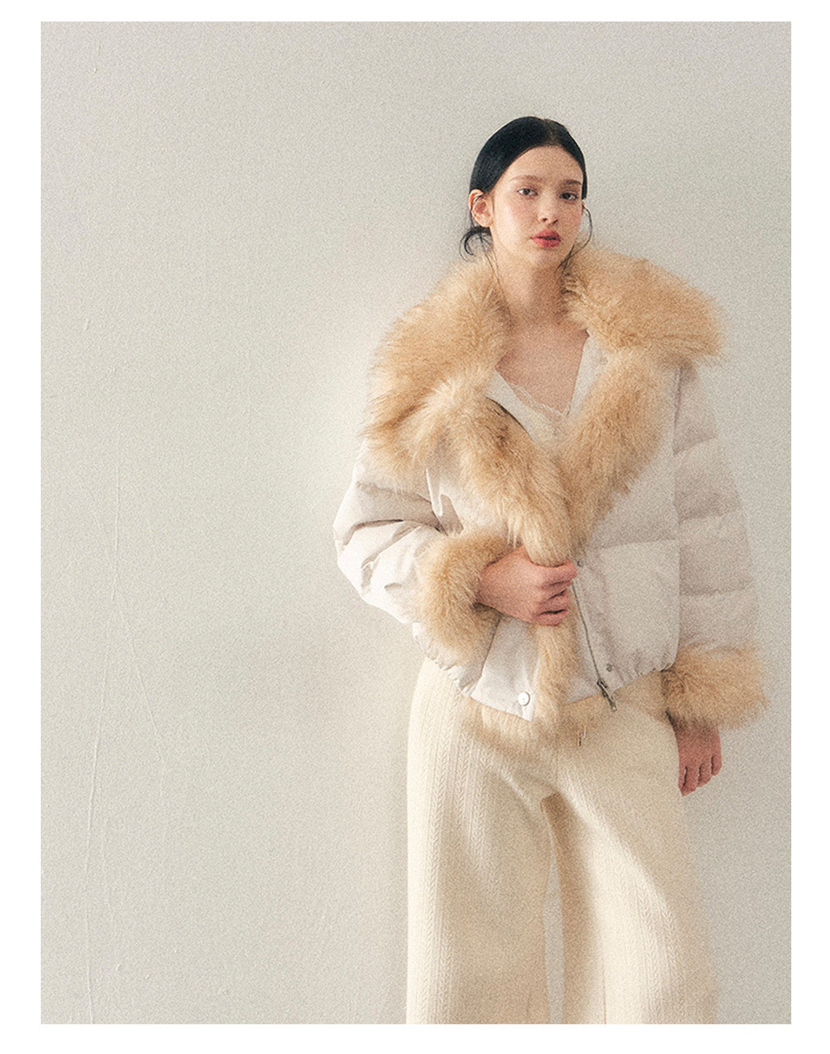 少也眼 “She Listens to the Snow’s Whisper” Pearl Matte White Fur-Collar Down Jacket