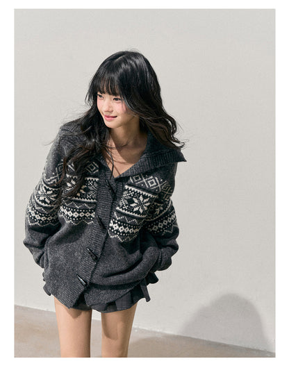 少也眼 "Weightless Night" Fair Isle Toggle Knit Cardigan