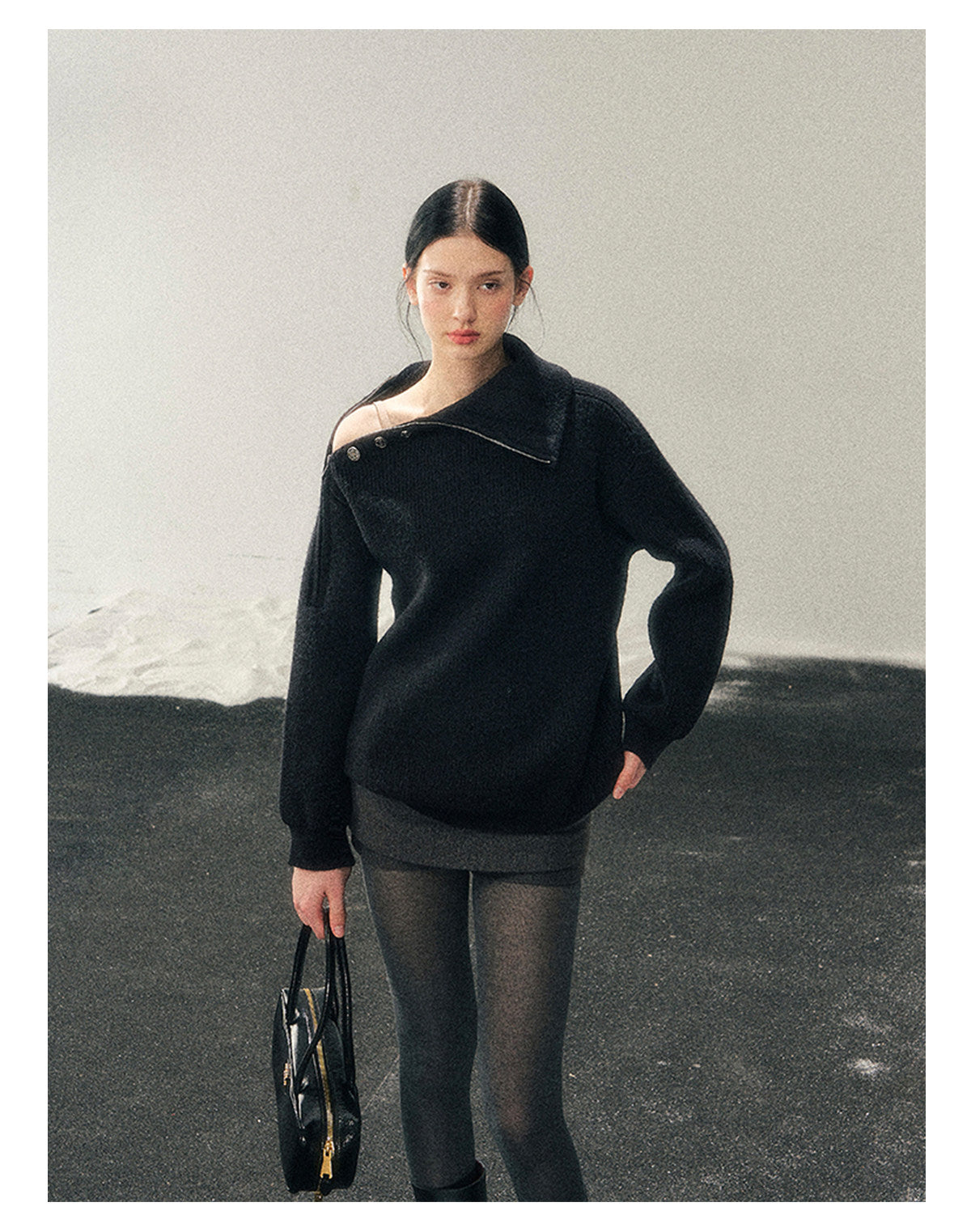 少也眼 "Dark Undertow in Zero Gravity" High-Neck Structured Knit Top