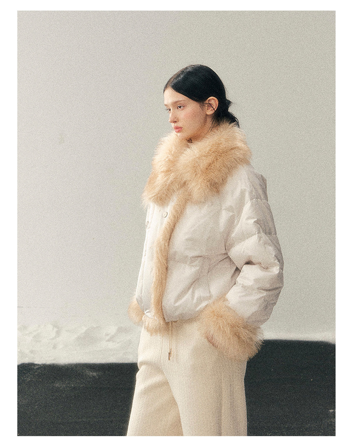 少也眼 “She Listens to the Snow’s Whisper” Pearl Matte White Fur-Collar Down Jacket