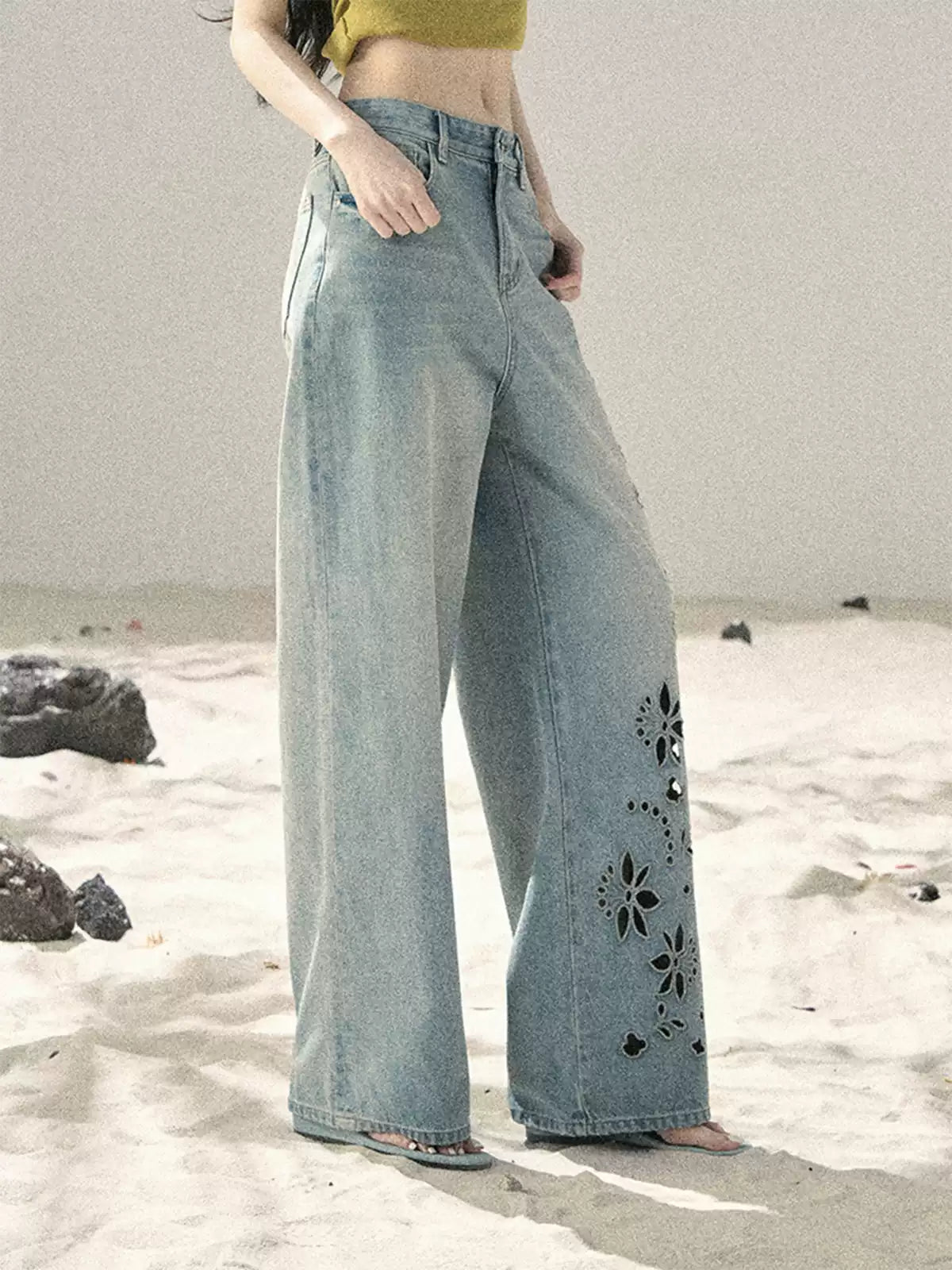 "Scent of Sea Salt" Vintage Blue Embroidered Wide-Leg Jeans 536843