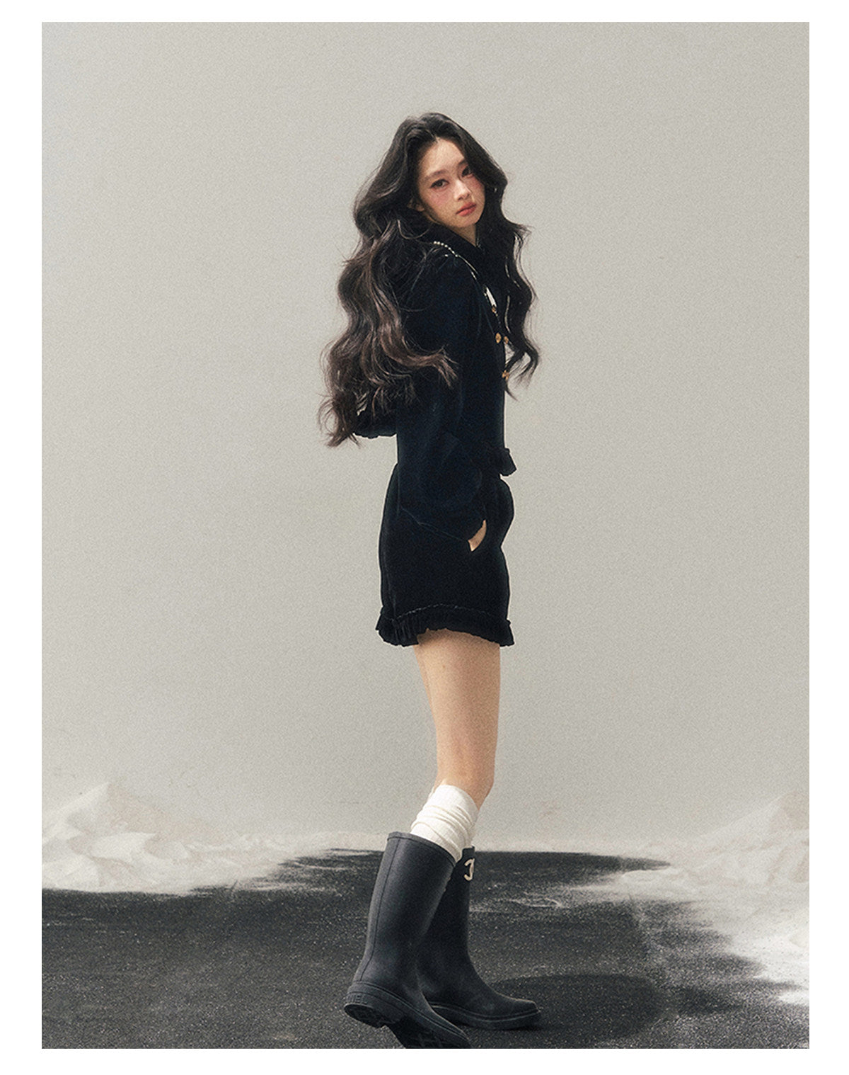 少也眼 “The Seventh Nocturne” Black Velvet French-Style Jacket & Shorts Set