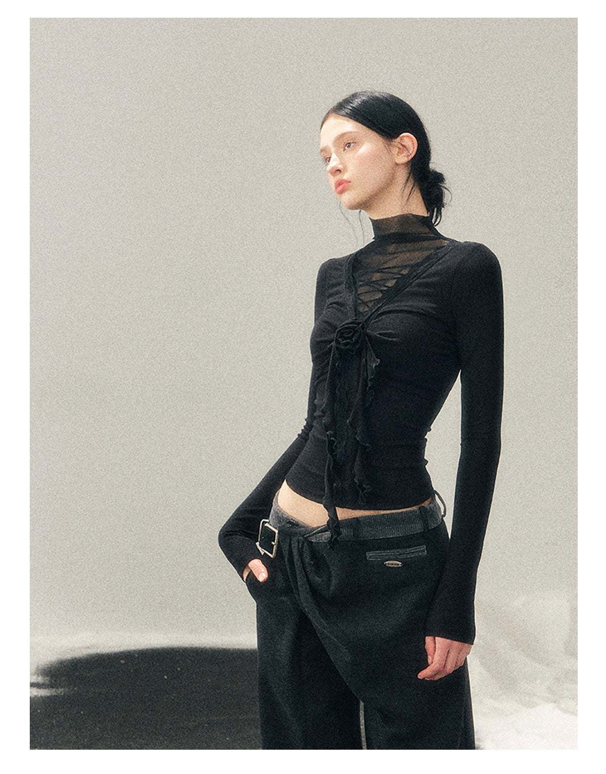 少也眼 “Vanishing Curve” Sheer Lace Turtleneck Base Top - Black