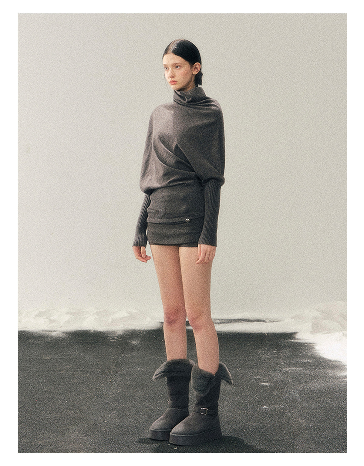 少也眼 "Ember at Dusk" High-Neck Cozy Knit Top – Smart Gray