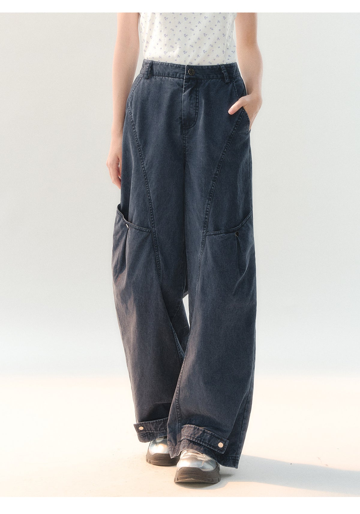 [CAN] "Tomorrow's Star" Dark Indigo Studded Wide-Leg Denim Jeans